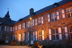 Burg-Holtzbrink-am-Abend.jpg