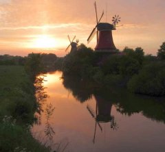 BU_Greetsiel_-_Greetsieler_Zwillingsmhlen.jpg